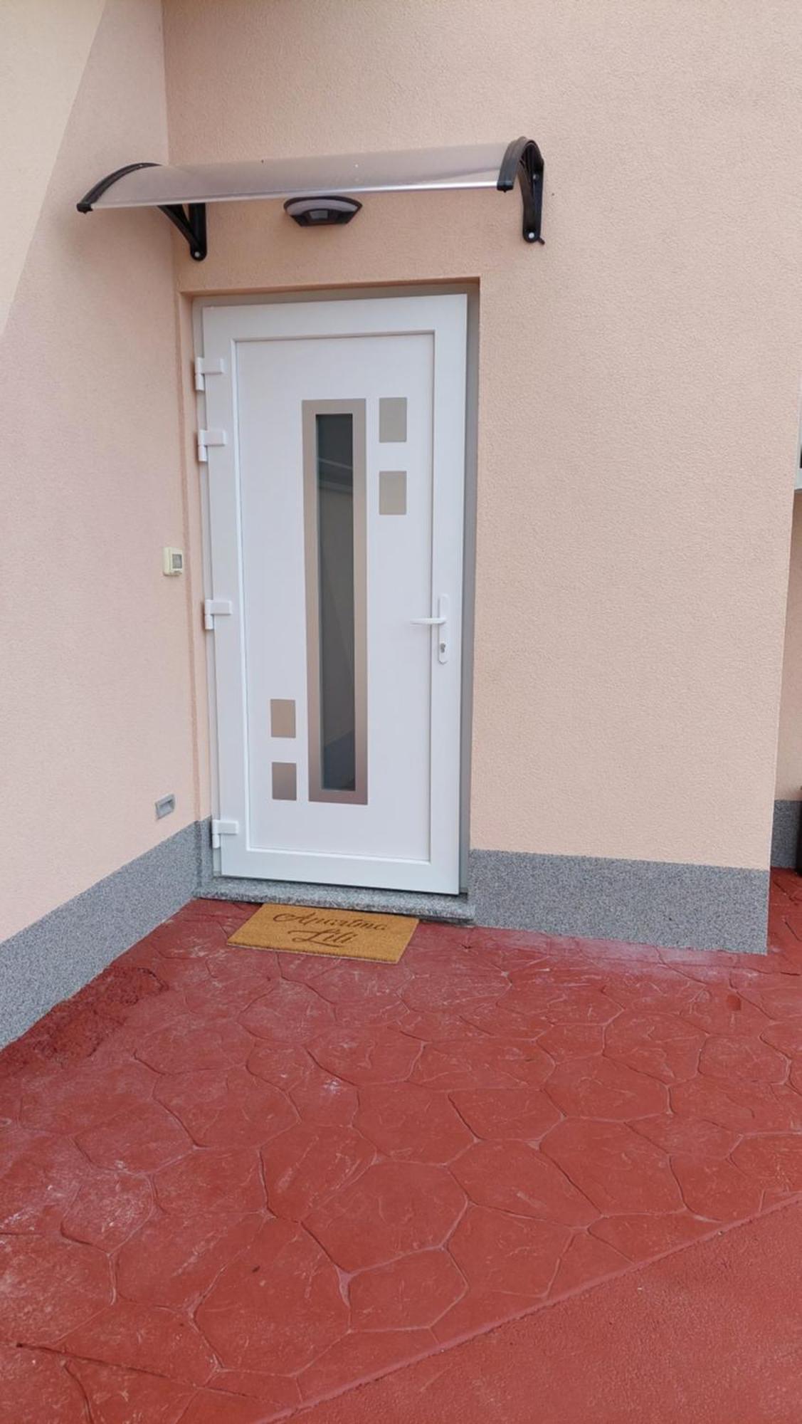 Apartma Lili Изола Екстериор снимка